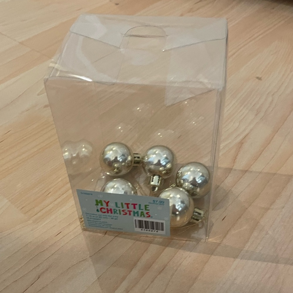 Five mini gold plain ornaments